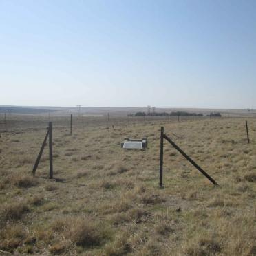 Mpumalanga, HIGHVELD RIDGE district, Leandra, Rolspruit 127, farm cemetery_2, single grave