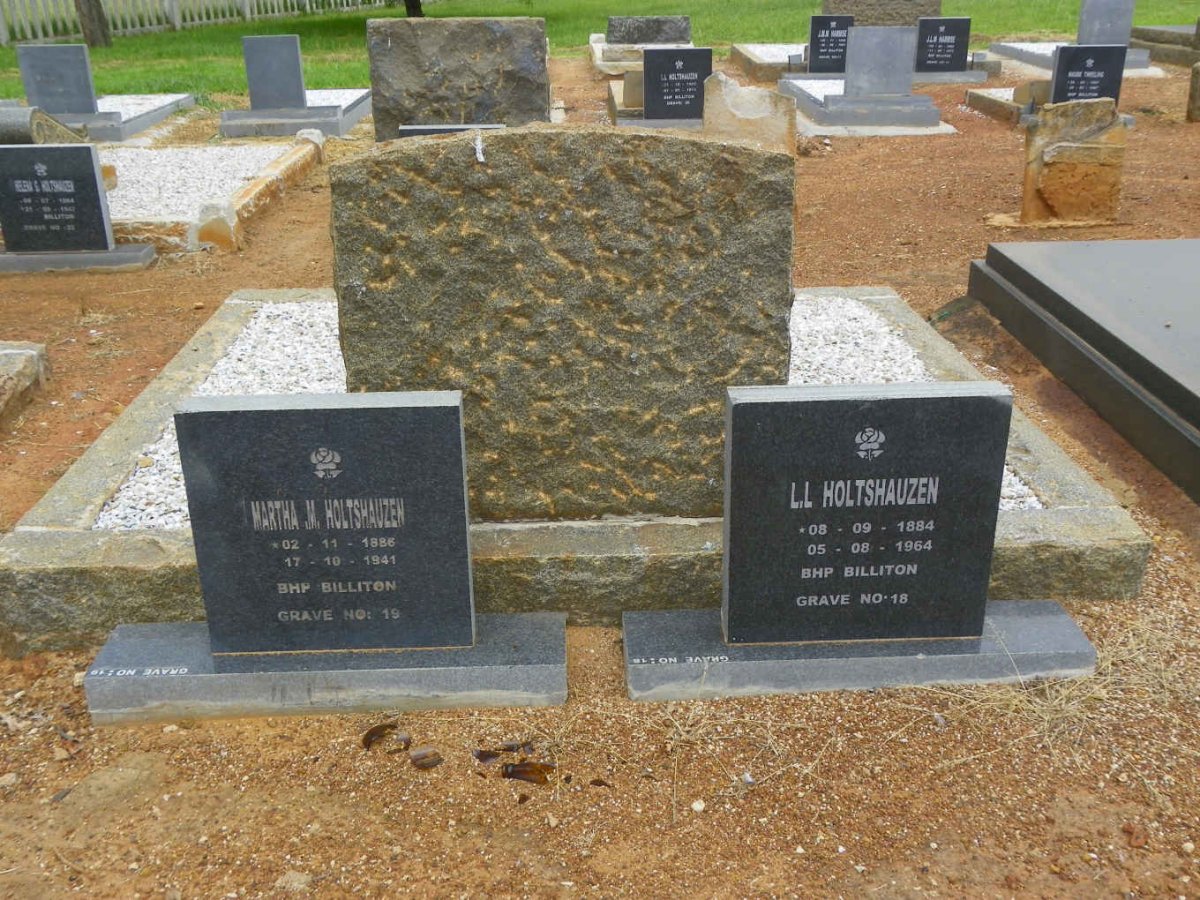 HOLTSHAUZEN Louis Lourens 1884–1964 &amp; Martha Magdalena nee JOUBERT 1886–1941 #2 (back)