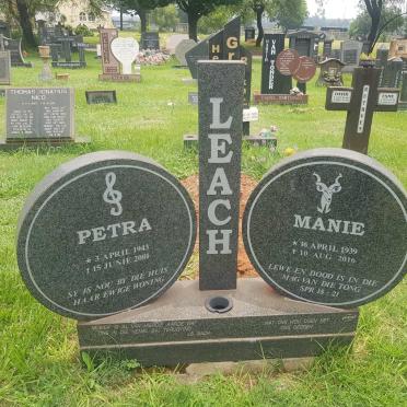 LEACH Manie 1939-2016 &amp; Petra 1943-2001