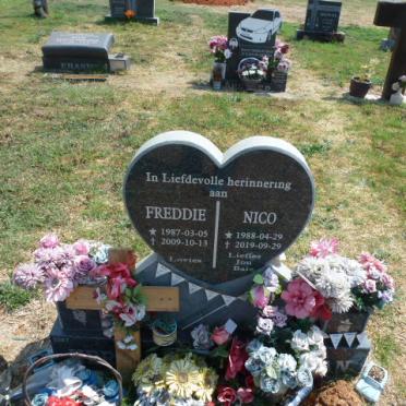 ? Freddie 1987-2009 :: ? Nico 1988-2019