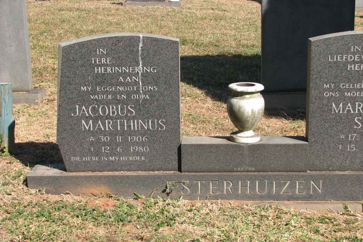 ESTERHUIZEN Jacobus Marthinus 1906-1980 & Martha Sophia 1914-1977
