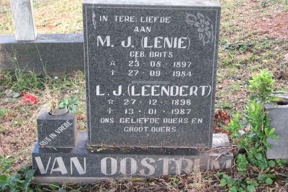 OOSTRUM L.J., van 1898-1987 &amp; M.J. BRITS 1897-1984