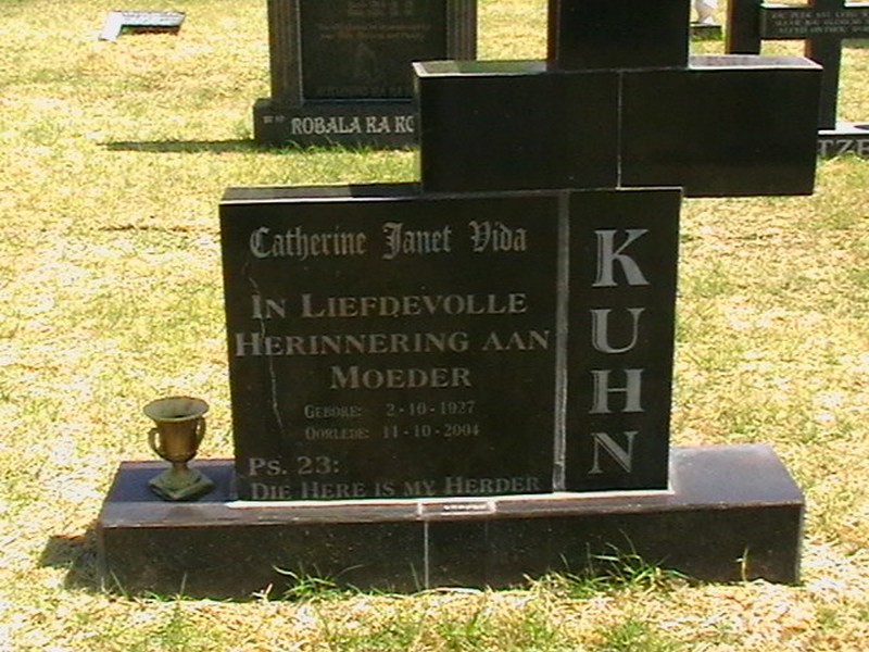 KUHN Catherine Janet Vida 1927-2004
