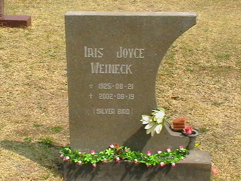 WEINECK Iris Joyce 1925-2002