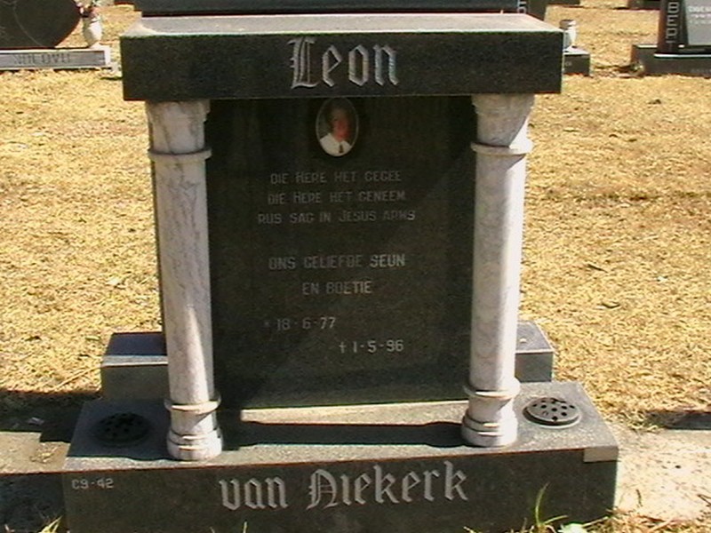 NIEKERK Leon, van 1977-1996