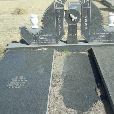 ? Michael 1913-1990 &amp; Anna 1912