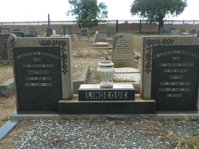 LINDEQUE Marthinus 1866-1962 &amp; Bettie 1874-1955