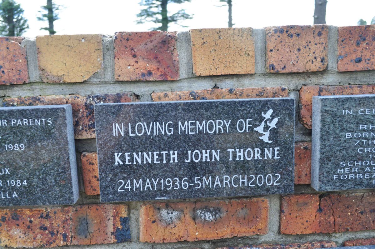 THORNE Kenneth John 1936-2002