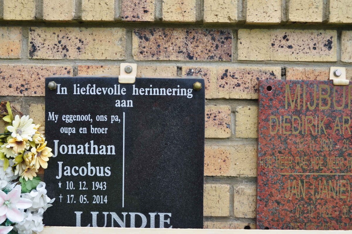 LUNDIE Jonathan Jacobus 1943-2014