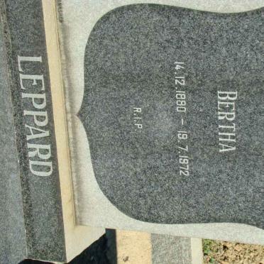 LEPPARD Bertha 1880-1972