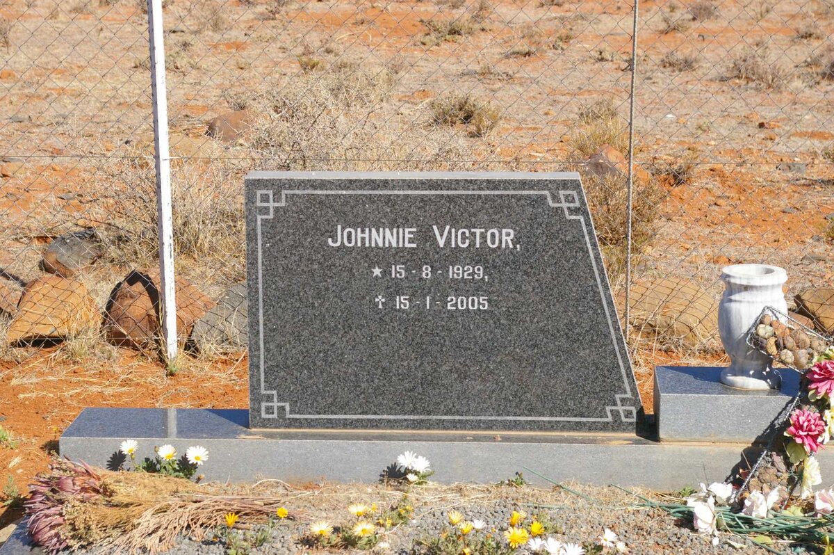VICTOR Johnnie 1929-2005 &amp; Beulah FOURIE 1935-2011
