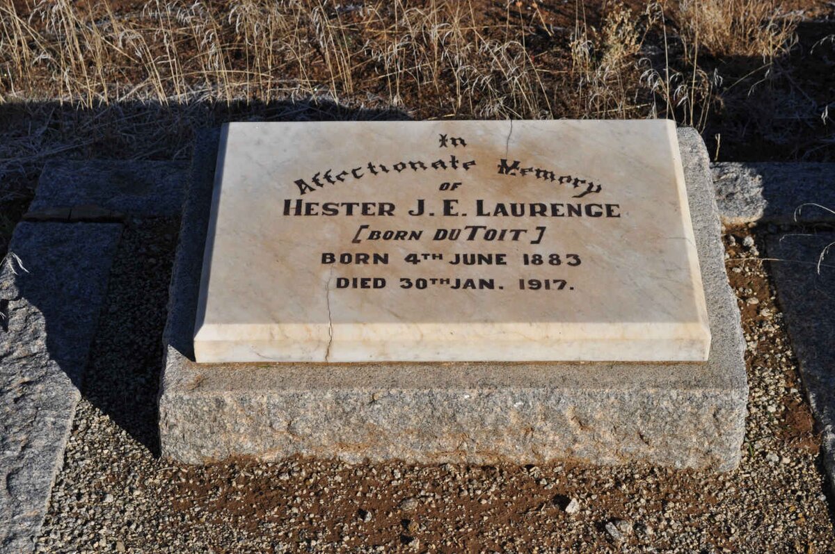 LAURENCE Hester J.E. nee DU TOIT 1883-1917