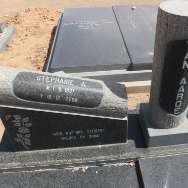 AARDE Pieter, van 1931-1979 &amp; Stephanie A. 1937-2008