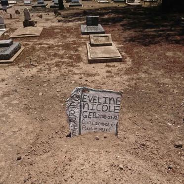 PERRIE? Eveline Nicole 2018-2018