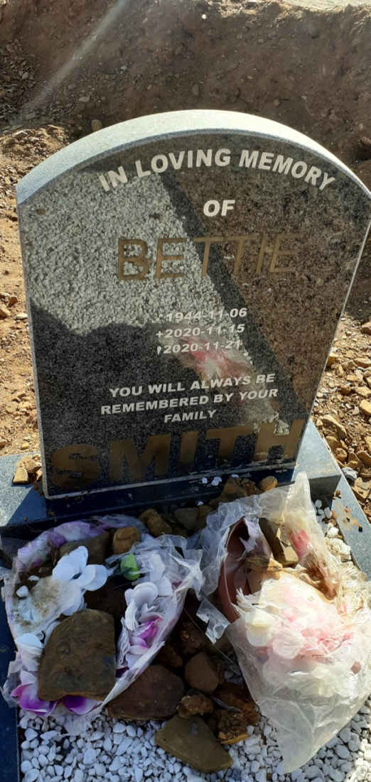 SMITH Bettie 1944-2020