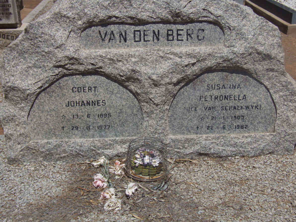 BERG Coert Johannes, van den 1895-1977 &amp; Susanna Petronella VAN SCHALKWYK 1900-1982