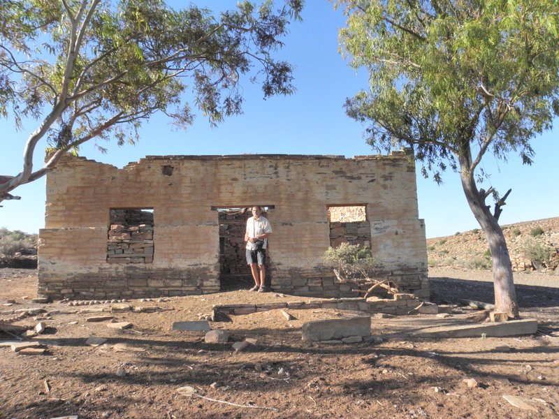 1. Ou Plaasopstal/ Ruins of homestead