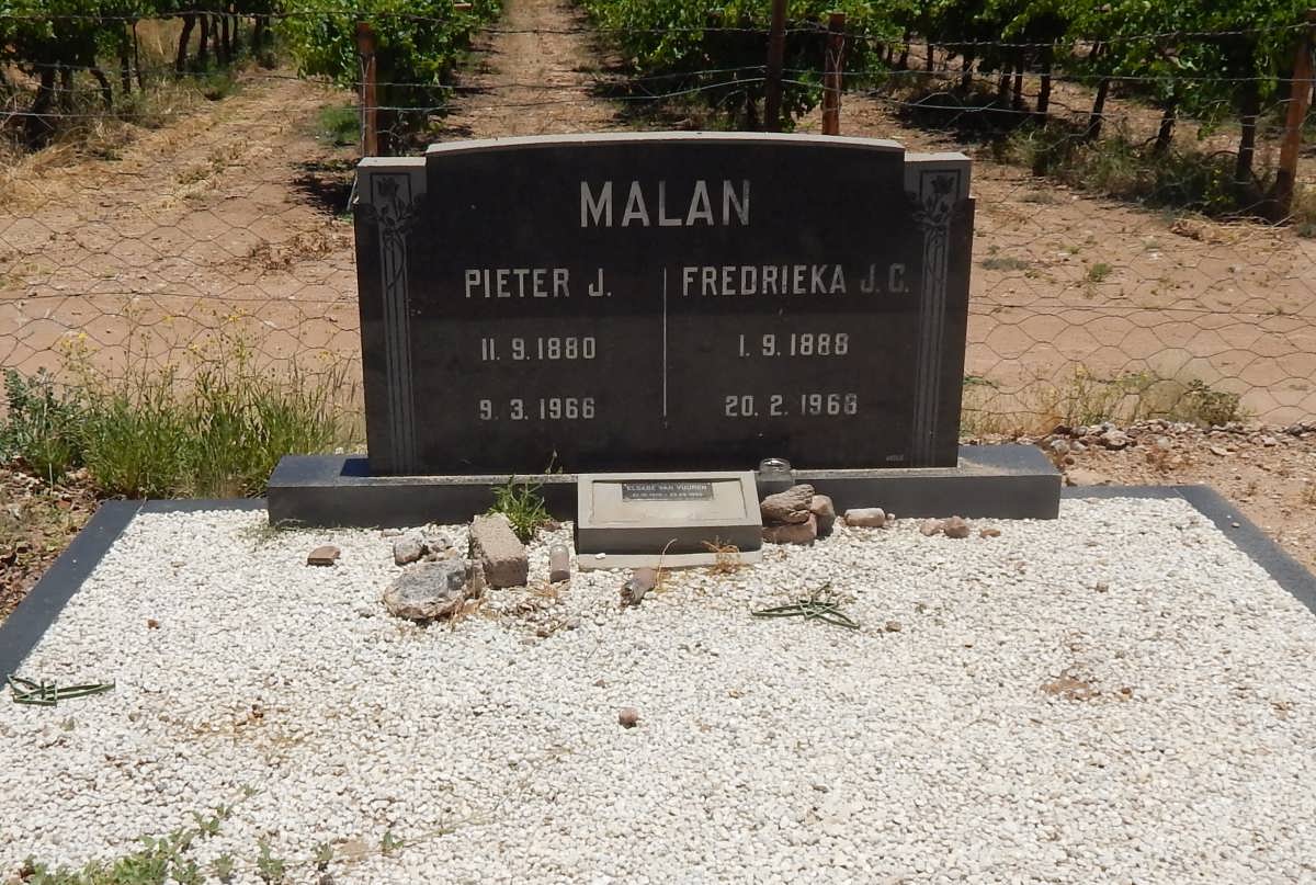 MALAN Pieter J. 1880-1966 &amp; Fredrieka J.C. 1868-1968