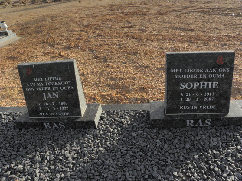 RAS Jan 1906-1992 &amp; Sophie 1911-2007