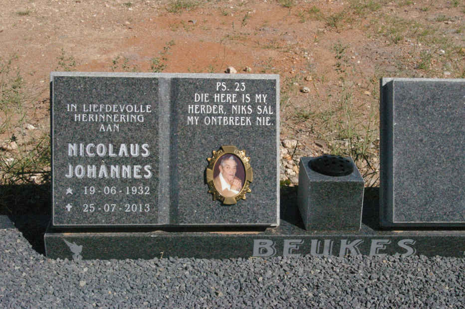 BEUKES Nicolaus Johannes 1932-2013