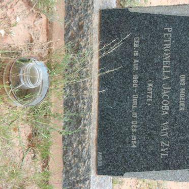 ZYL Petronella Jacoba, van nee KOTZE 1860-1954