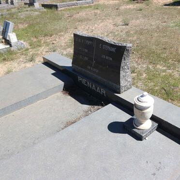 PIENAAR T.B. de V. 1905-1978 &amp; E. Stephanie BOTHA 1911-2000