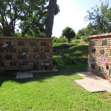 8. Gedenkmuur / Remembrance wall