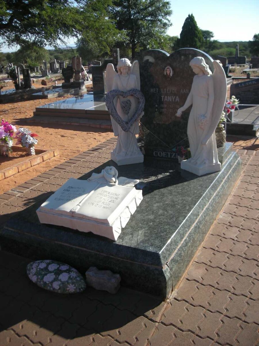 COETZEE Tanya 1979-2003