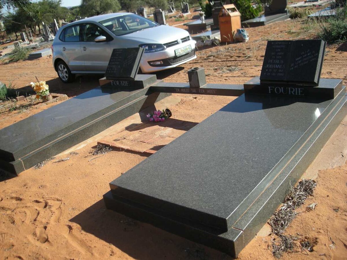 FOURIE Petrus Johannes 1931-2000 &amp; Carolina Petronella 1937-1997