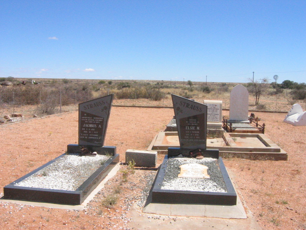 STRAUSS Jacobus A. 1892-1973 &amp; Elsie M. VAN NIEKERK 1899-1945