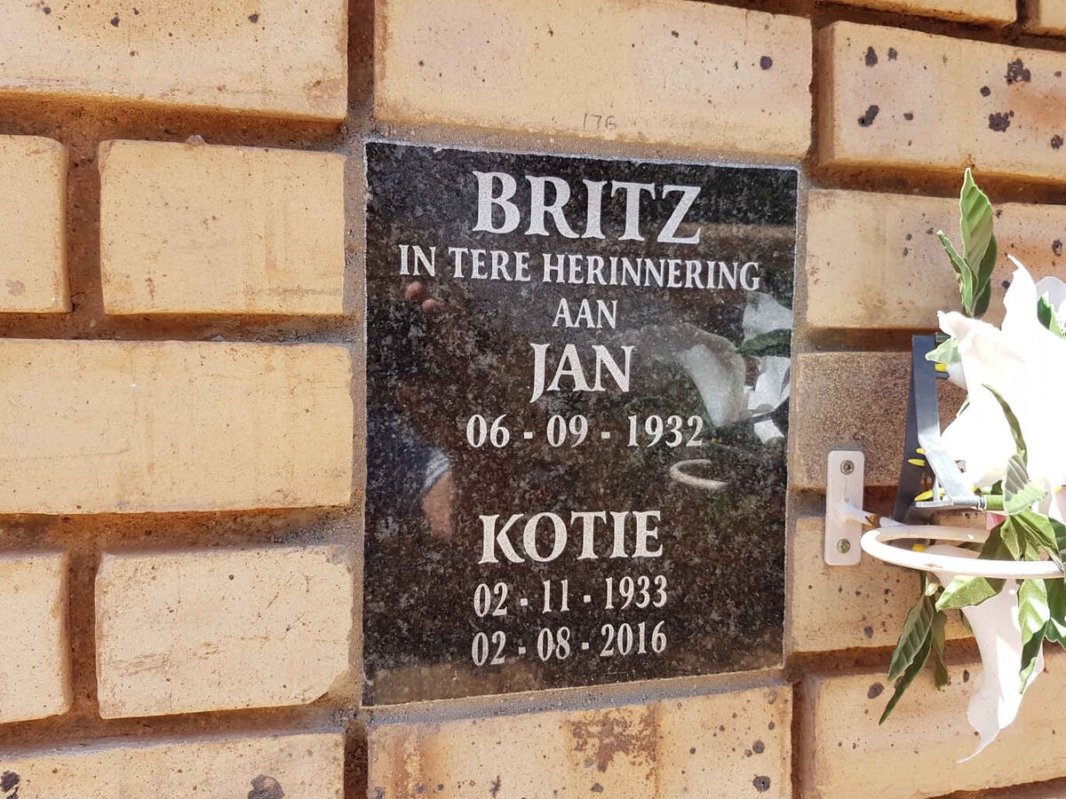 BRITZ Jan 1932- &amp; Kotie 1933-2016