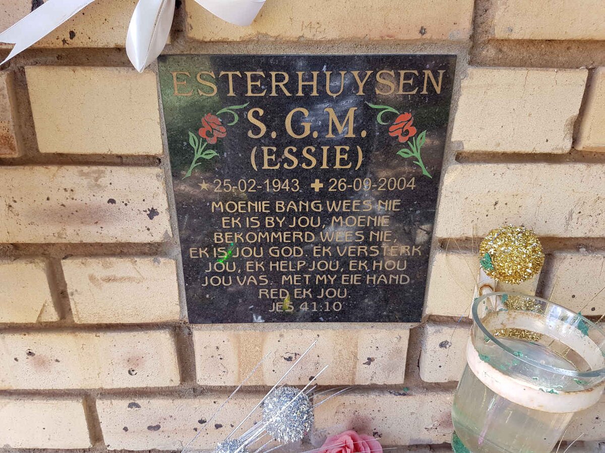 ESTERHUYSEN S.G.M. 1943-2004