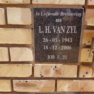 ZYL L.H., van 1943-2006