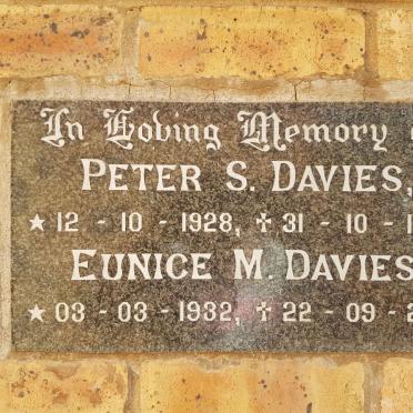 DAVIES Peter S. 1928-1987 &amp; Eunice M. 1932-2001