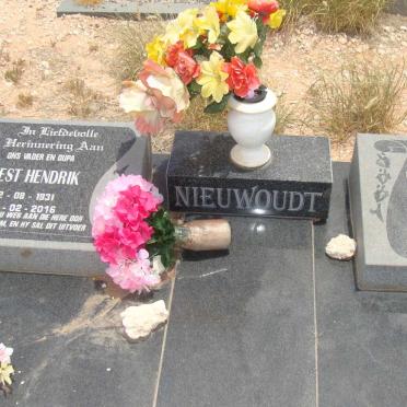 NIEUWOUDT Ernest Hendrik 1931-2016 &amp; Louisa Catharina MITTON 1934-2003