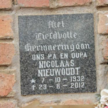 NIEUWOUDT Nicolaas 1932-2012