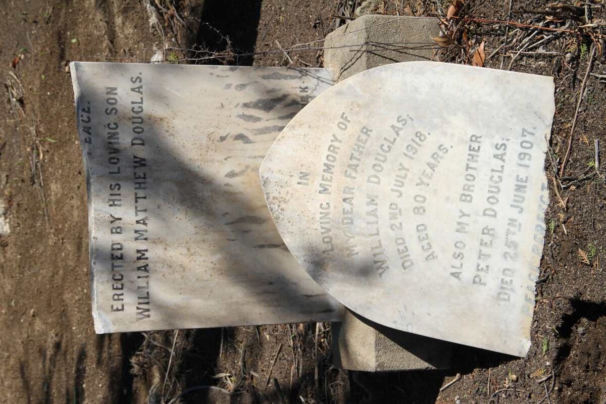 DOUGLAS William -1918 :: DOUGLAS Peter -1907