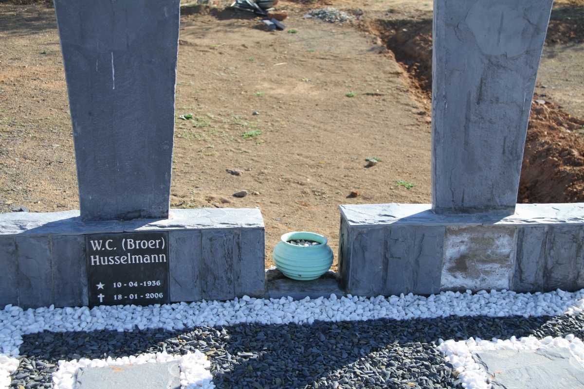 HUSSELMANN W.C. 1936-2006