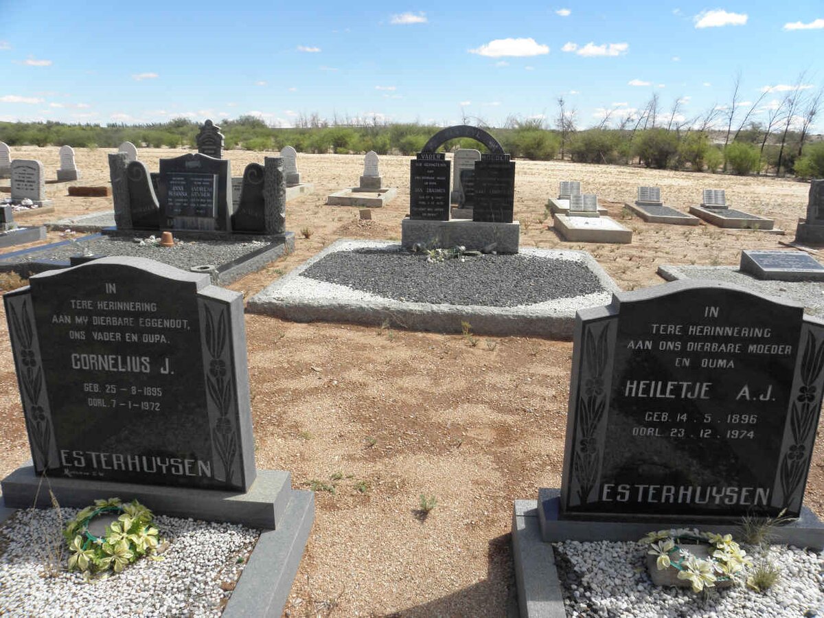 ESTERHUIZEN Cornelius J. 1895-1972 &amp; Heiletje A.J. 1896-1974