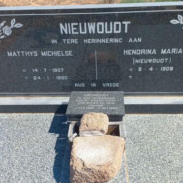 NIEUWOUDT Matthys Michielse 1907-1990 & Hendrina Maria NIEUWOUDT 1909- :: NIEUWOUDT Johann 1948-1994 _2