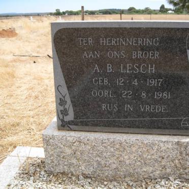 L - Vanne :: Surnames - L