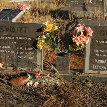 SWART Hendrik Petrus J. 1924-1996 &amp; Jacoba Lefiena 1935-