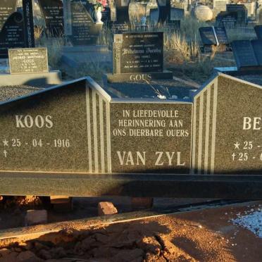 ZYL Koos, van 1916- &amp; Bettie 1919-2004