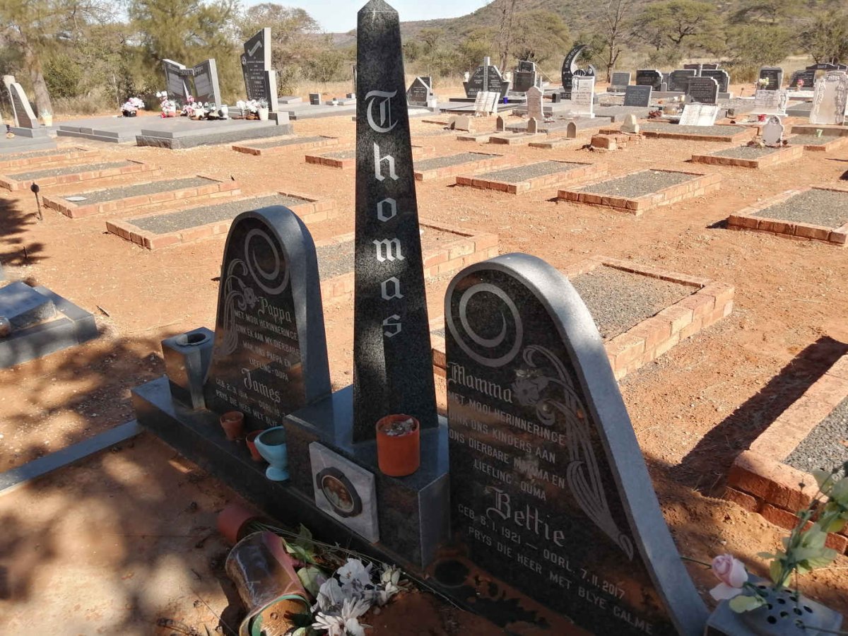 THOMAS James 1914- &amp; Bettie 1921-2017