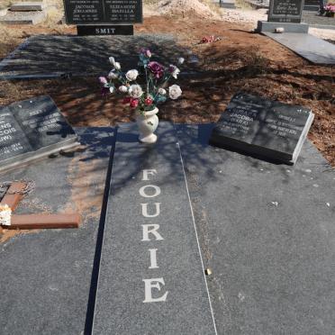 FOURIE Lourens Francois 1934-2010 &amp; Susara Jacoba MATTHEE 1942-