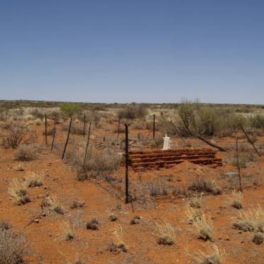 Northern Cape, PRIESKA district, Marydale, Blinkfontein 10, Rooilaagte farm cemetery