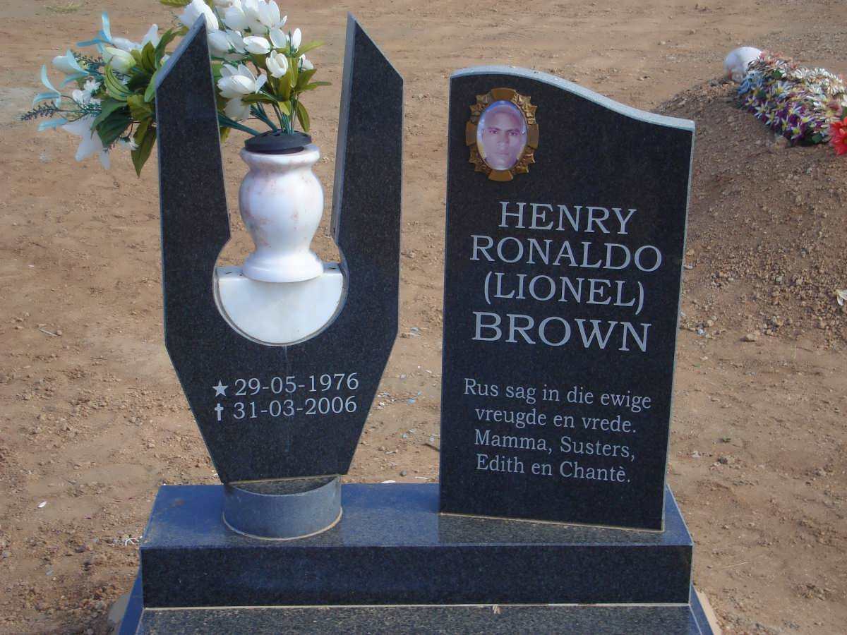 BROWN Henry Ronaldo 1976-2006