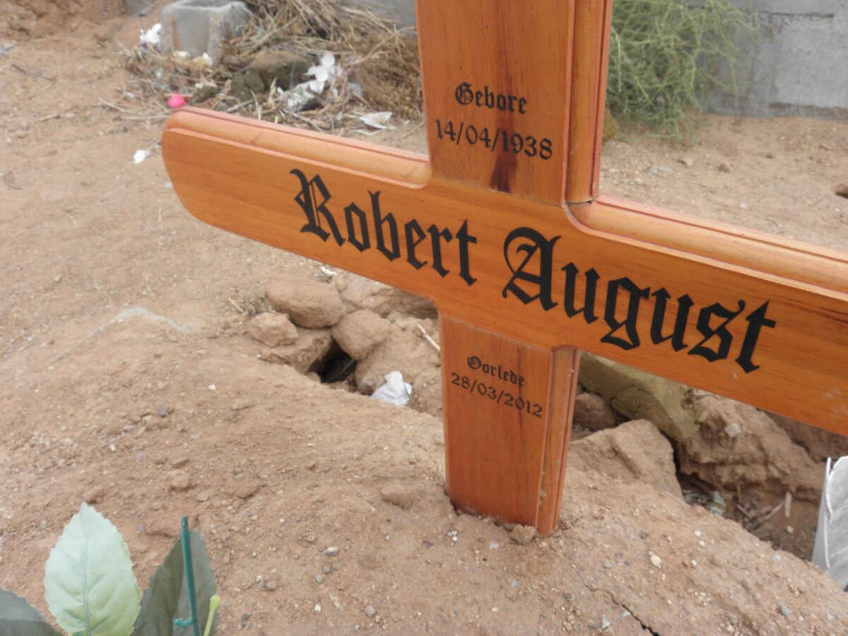 AUGUST Robert 1938-2012