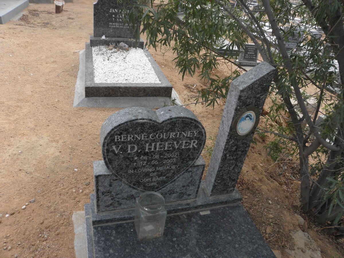 HEEVER Berne Courtney, v.d. 2002-2003