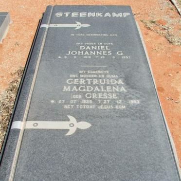 STEENKAMP Daniël Johannes G. 1916-1997 &amp; Gertruida Magdalena GRESSE 1925-1993